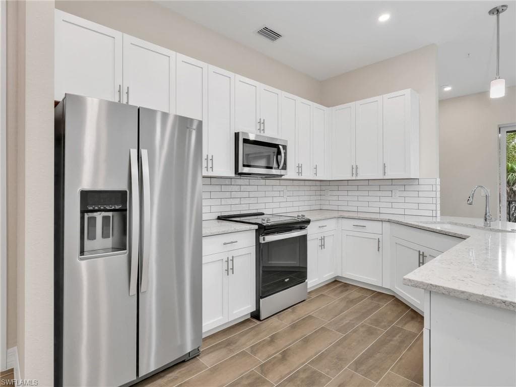 268 Indies DR E 201 NAPLES, FL 34114