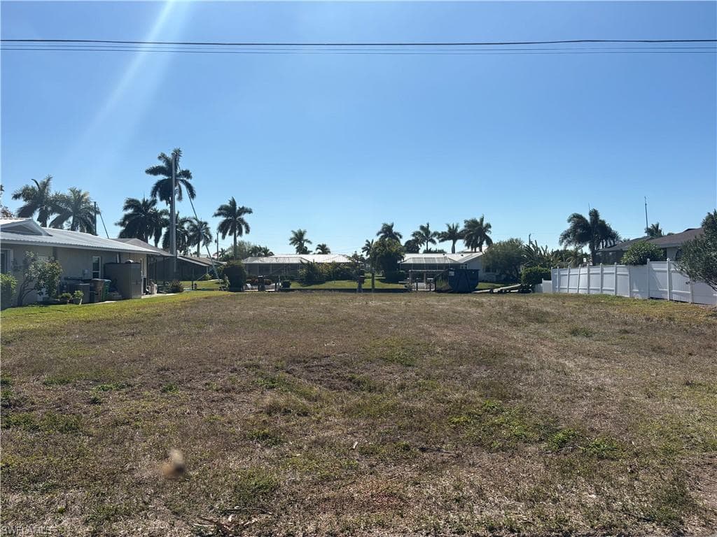 1930 SE 37th ST CAPE CORAL, FL 33904