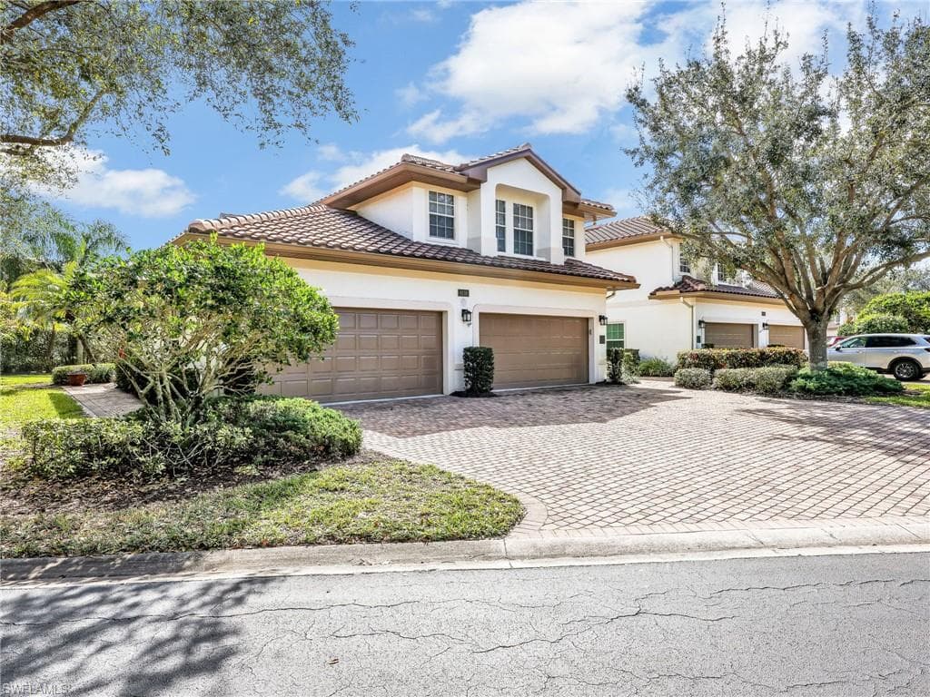8138 SARATOGA DR 2201 NAPLES, FL 34113