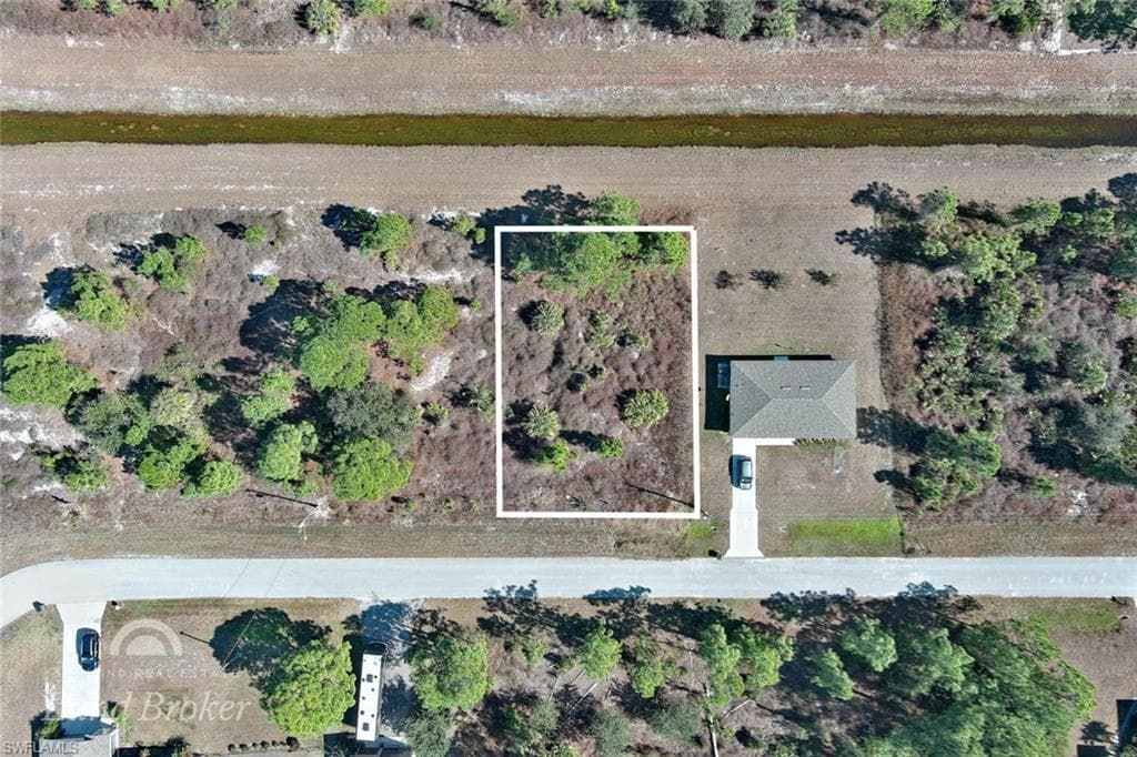 943 Foxdale AVE LEHIGH ACRES, FL 33974