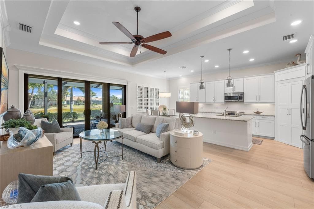 9096 Isla Bella CIR BONITA SPRINGS, FL 34135