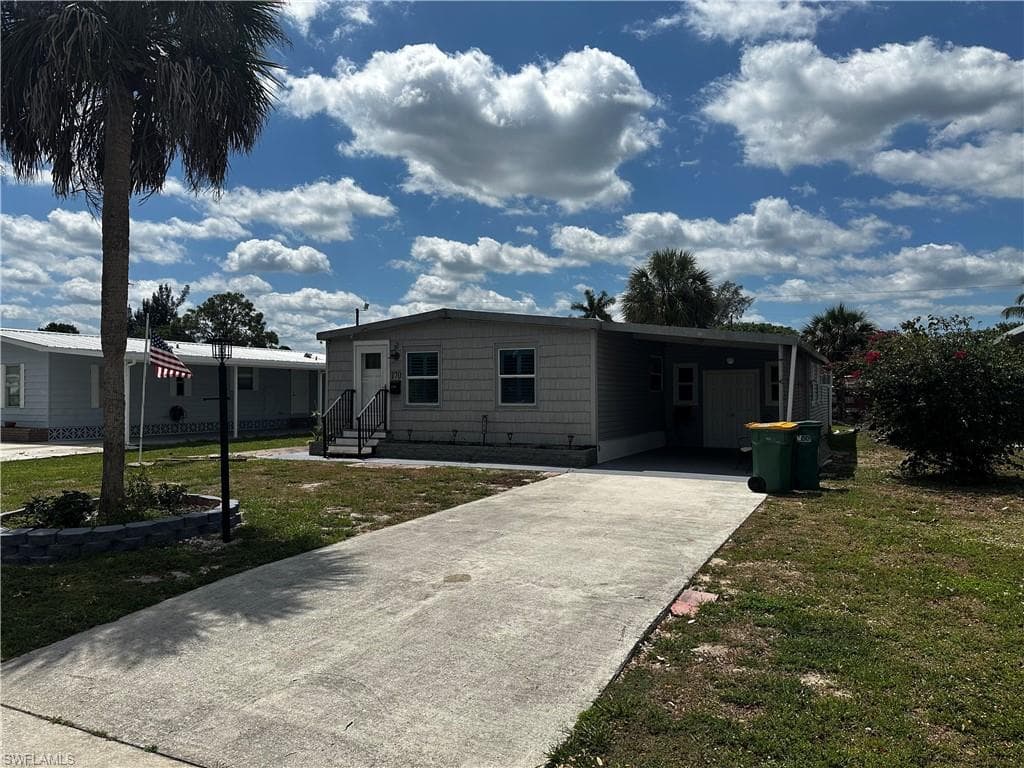 170 Pine Key LN 13 NAPLES, FL 34114