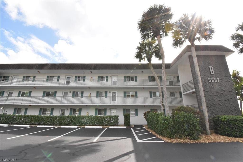 5667 Rattlesnake Hammock RD B-205 NAPLES, FL 34113