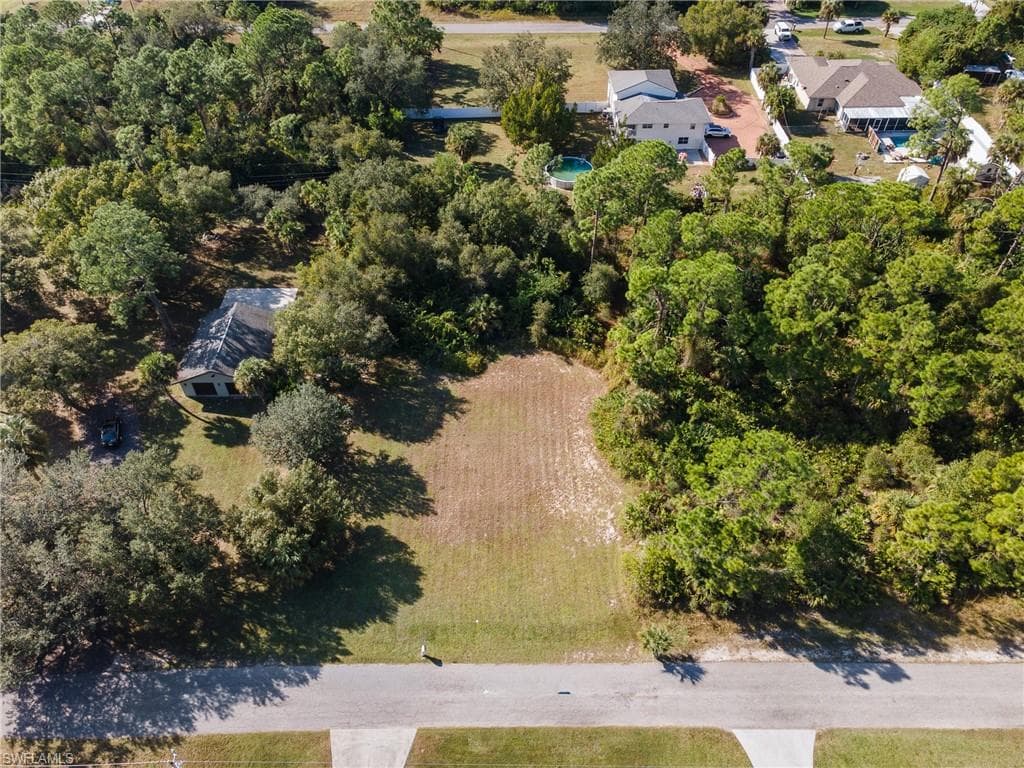 615 Henry AVE LEHIGH ACRES, FL 33972