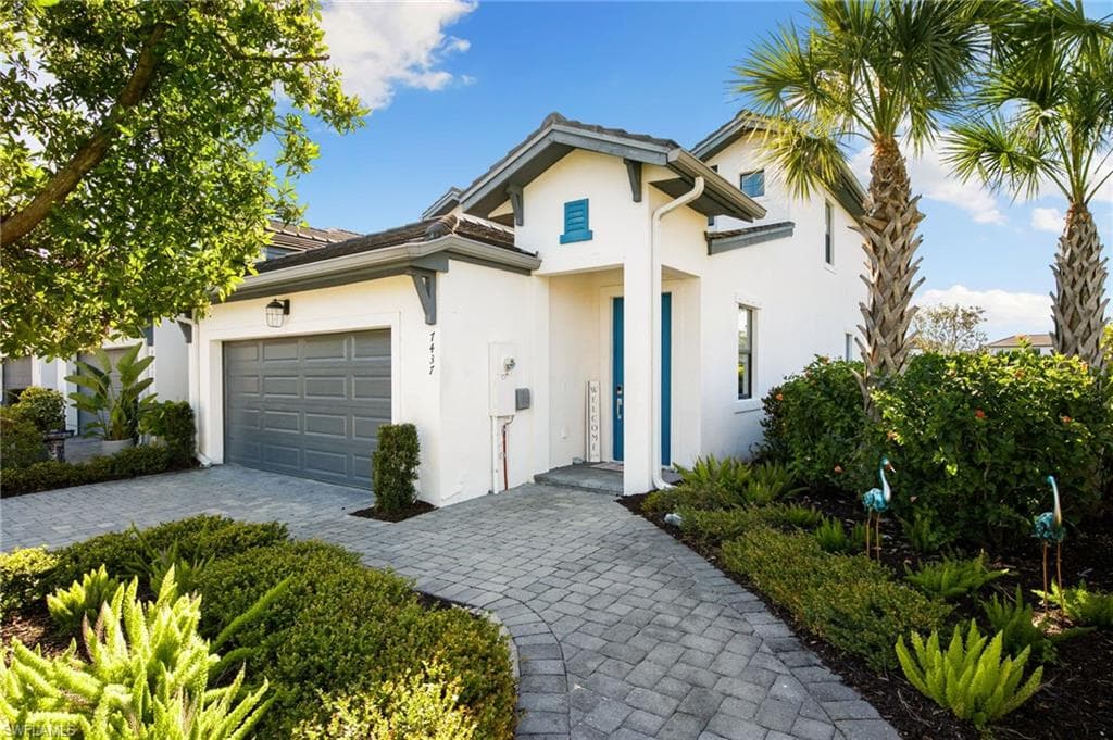 7437 Rockefeller DR NAPLES, FL 34119