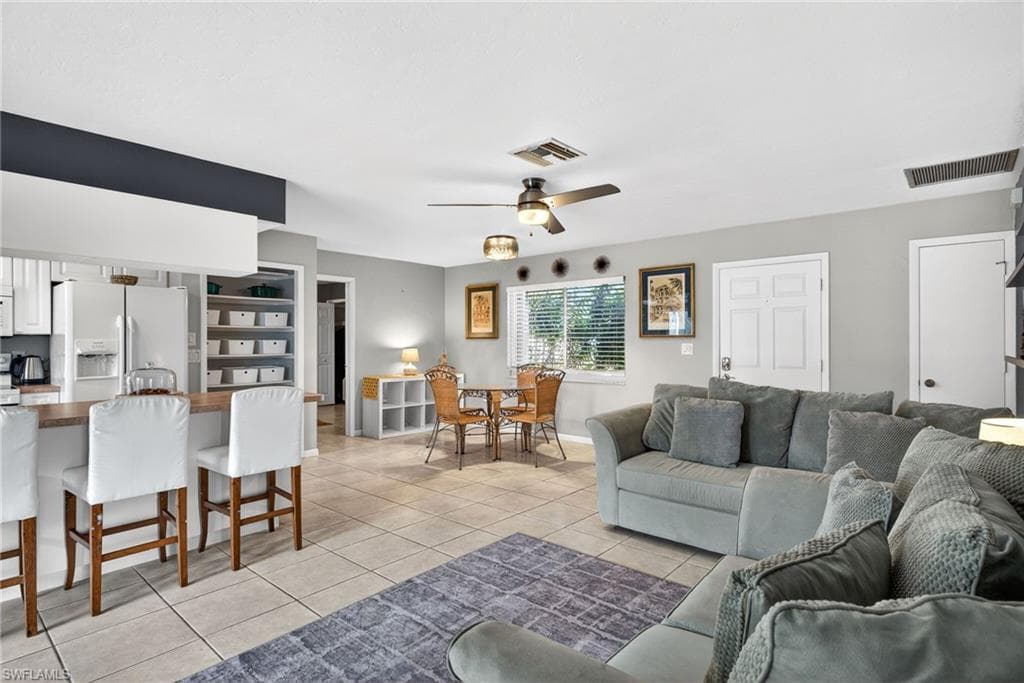 916 SE 31st LN CAPE CORAL, FL 33904