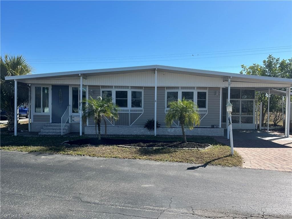 3172 Pluto CIR NORTH FORT MYERS, FL 33903