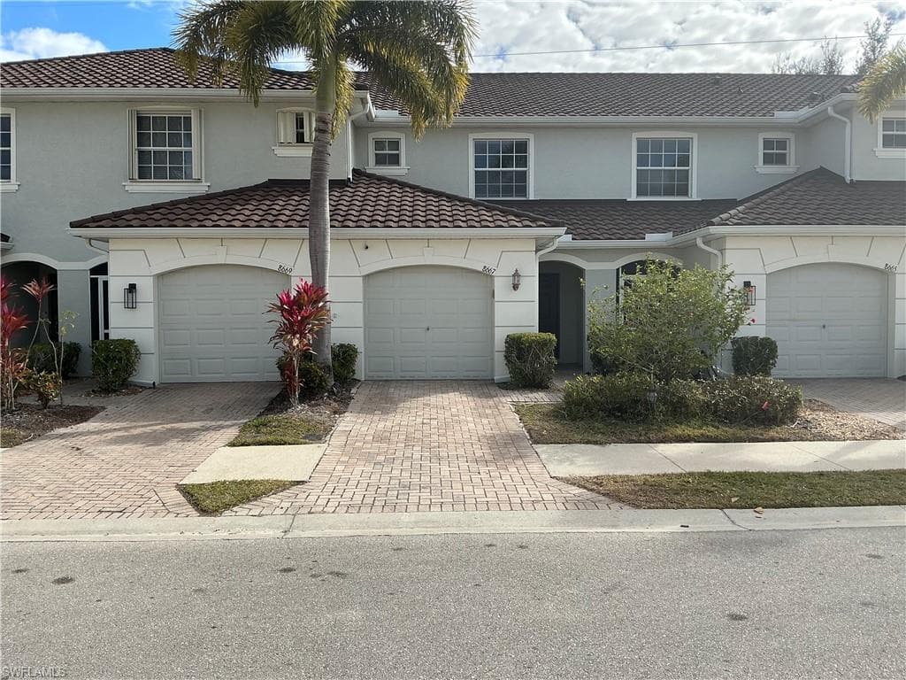8667 Athena CT LEHIGH ACRES, FL 33971