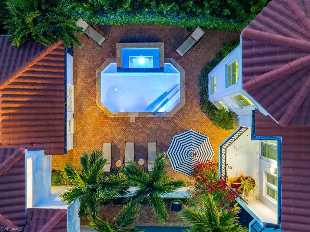 425 2nd AVE S A1 NAPLES, FL 34102