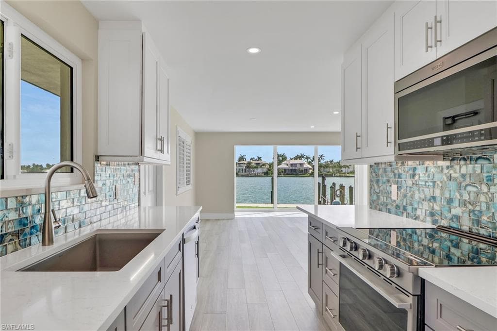2500 Gulf Shore BLVD N S10 NAPLES, FL 34103