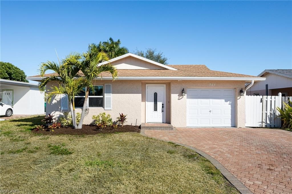 741 105th AVE N NAPLES, FL 34108