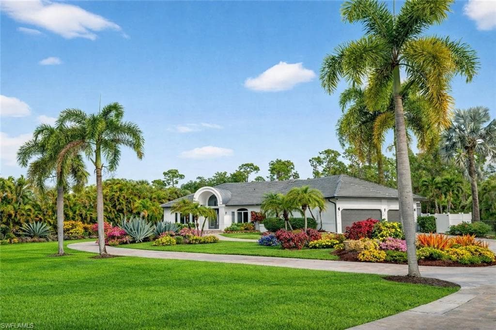 6461 Livingston Woods LN NAPLES, FL 34109