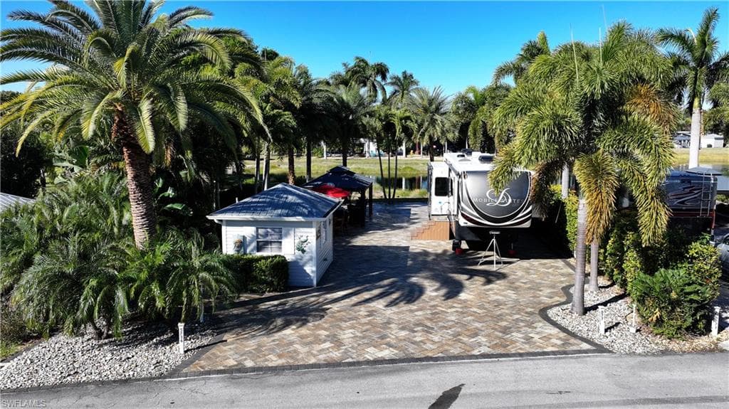 5736 Brightwood DR FORT MYERS, FL 33905