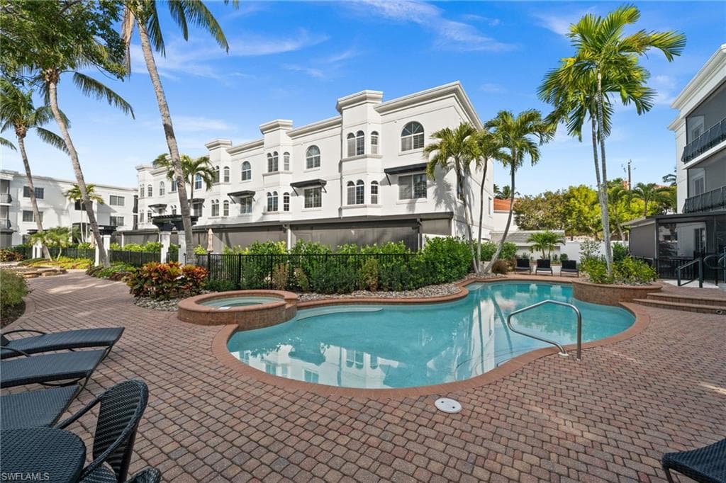 441 4th AVE S 304 NAPLES, FL 34102