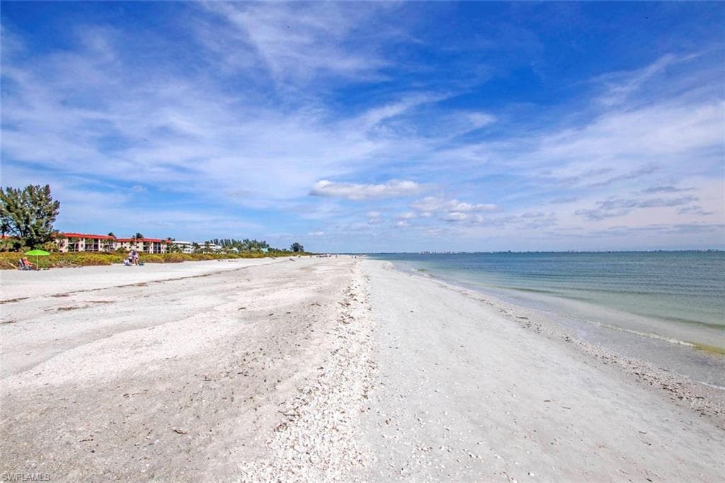 827 E Gulf DR E4 SANIBEL, FL 33957