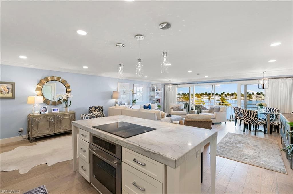 2800 Gulf Shore BLVD N 305 NAPLES, FL 34103