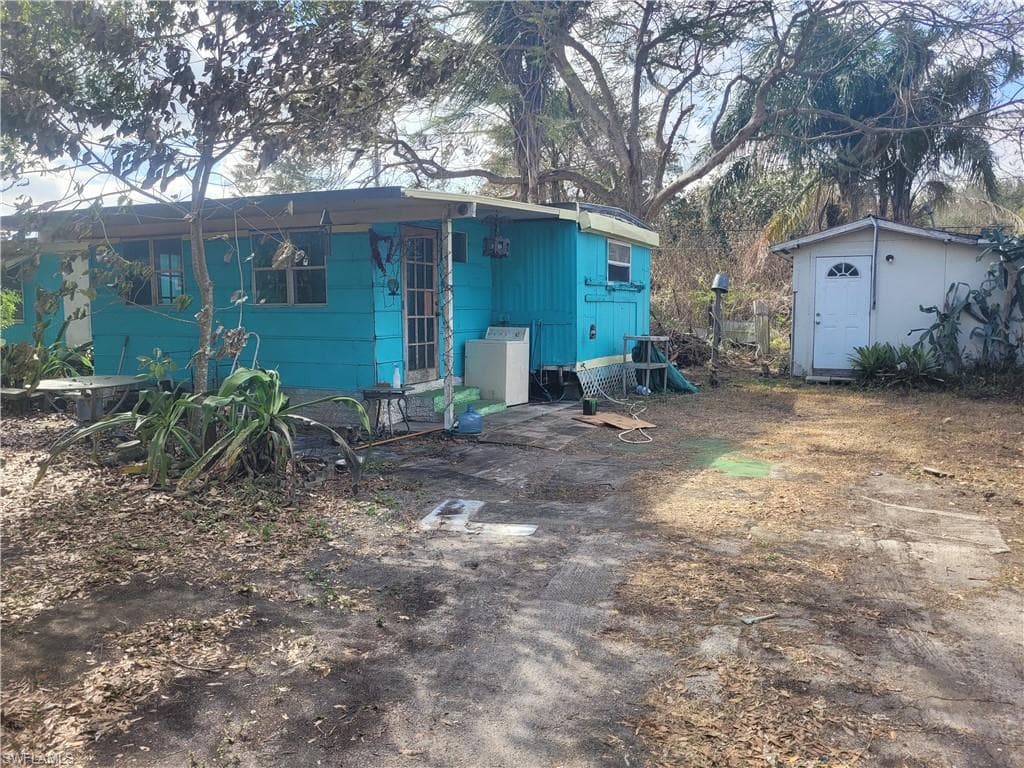 8230 Tolles DR NORTH FORT MYERS, FL 33917