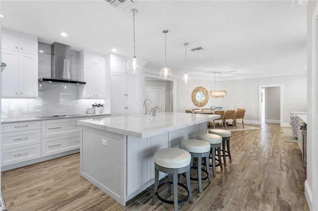 655 Park Shore DR NAPLES, FL 34103