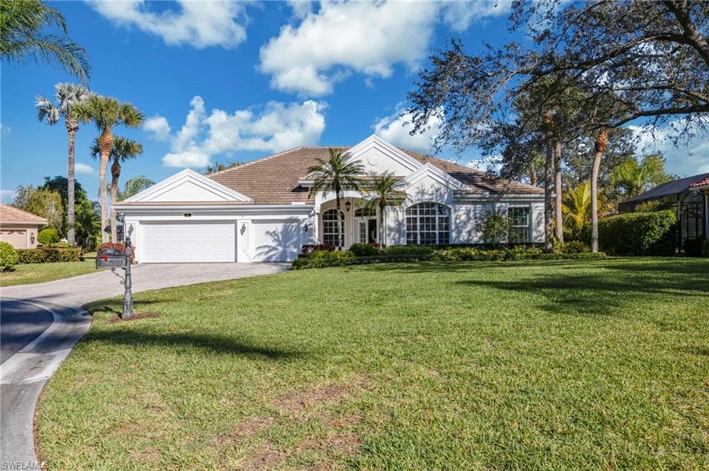 637 Shoreline DR NAPLES, FL 34119