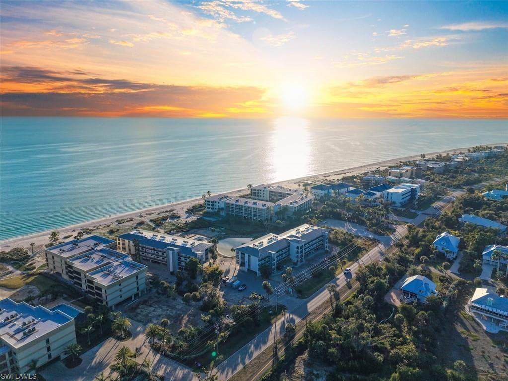 2737 W Gulf DR 122 SANIBEL, FL 33957