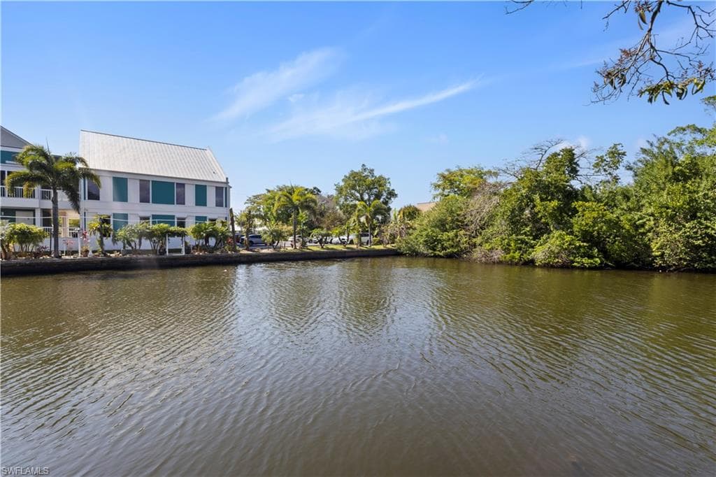579 13th ST N NAPLES, FL 34102