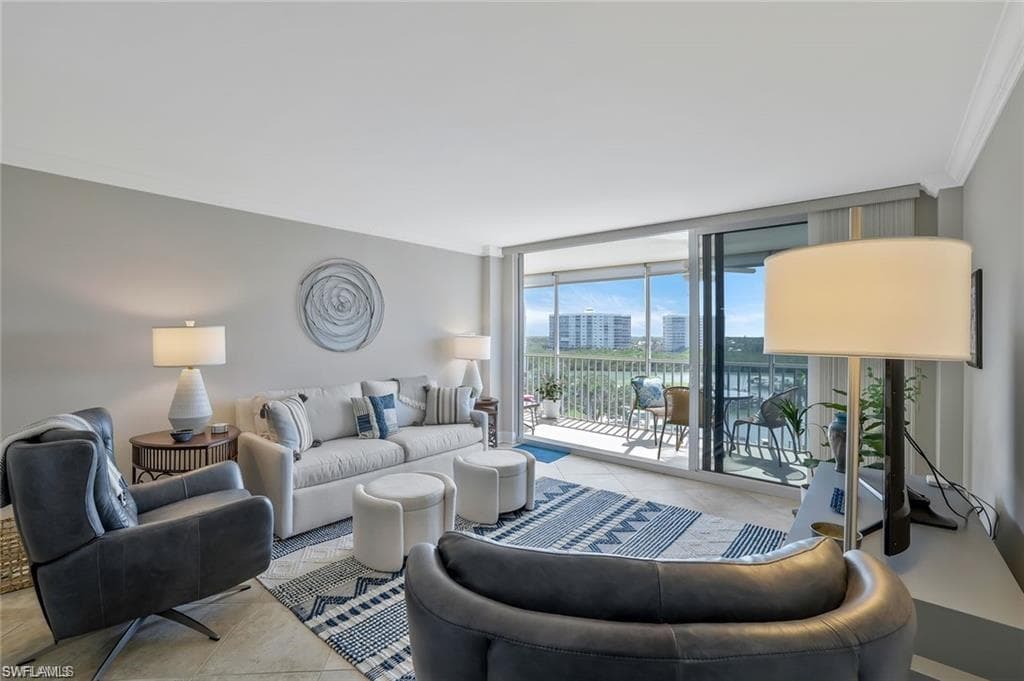5 Bluebill AVE 812 NAPLES, FL 34108