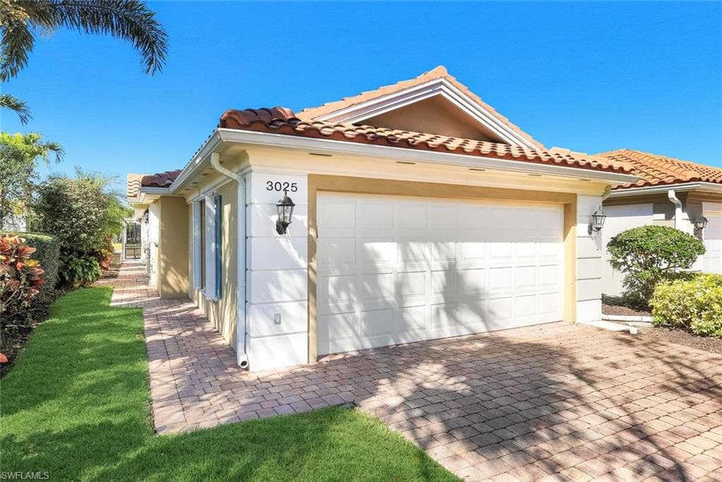 3025 Futuna LN NAPLES, FL 34119