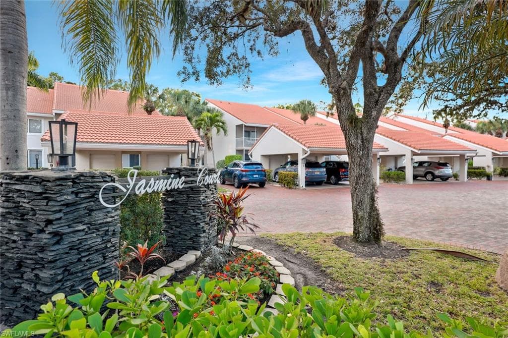 2305 Hidden Lake DR 3704 NAPLES, FL 34112