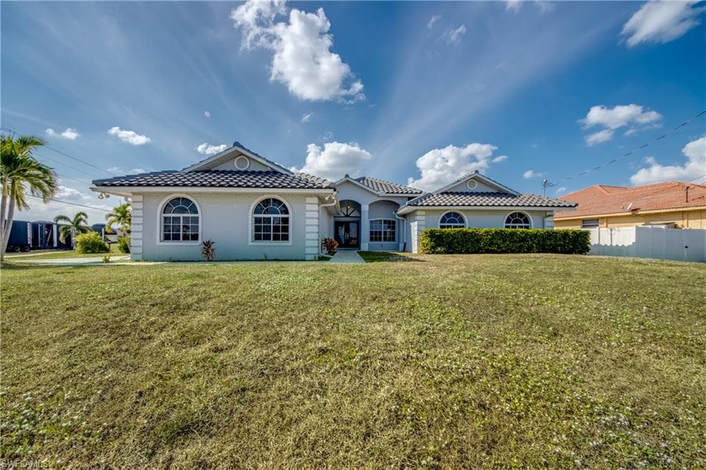 823 SW 10th ST CAPE CORAL, FL 33991