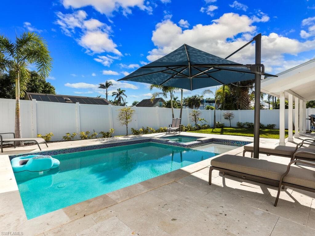 784 11th ST N NAPLES, FL 34102