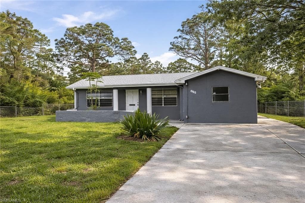 852 Ashland ST E LEHIGH ACRES, FL 33974