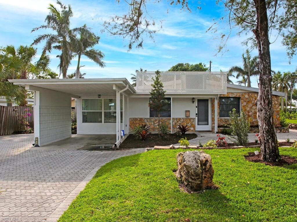 1014 Broad AVE N NAPLES, FL 34102