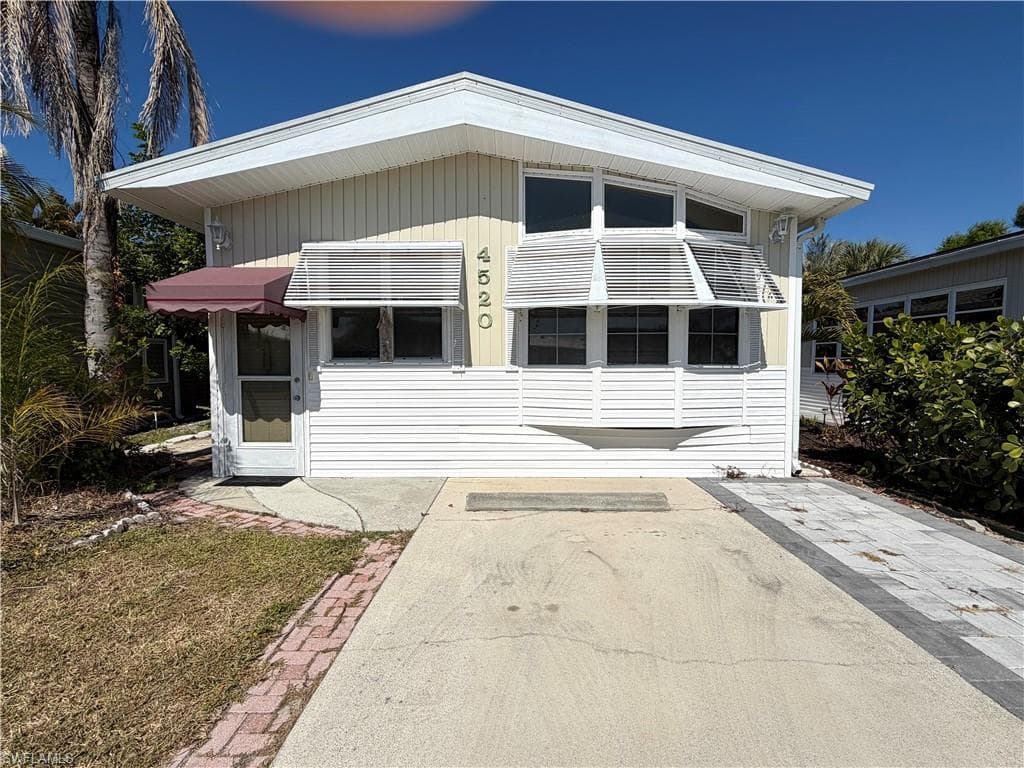 4520 Washington WAY E ESTERO, FL 33928
