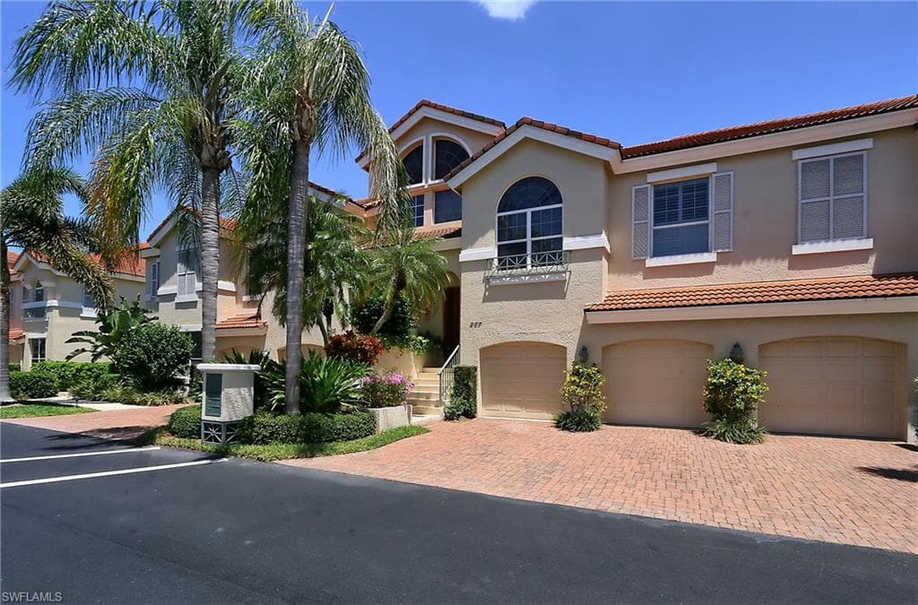 267 COLONADE CIR 2704 NAPLES, FL 34103