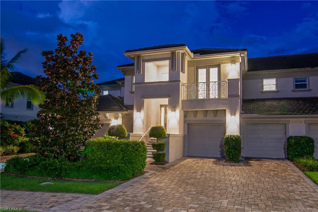 8034 Signature Club CIR 7-201 NAPLES, FL 34113