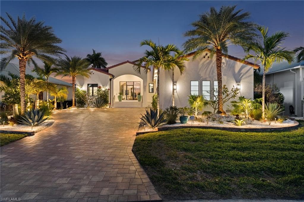 5661 Riverside DR CAPE CORAL, FL 33904