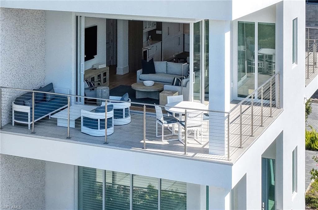 201 8TH ST S 206 NAPLES, FL 34102