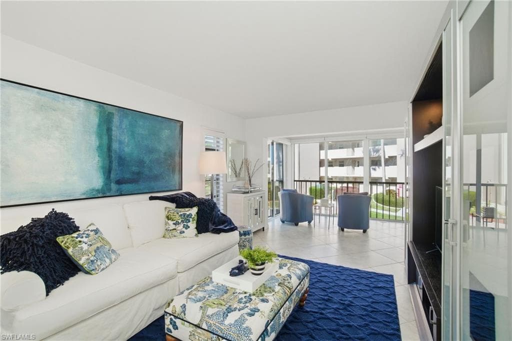 53 High Point CIR W 212 NAPLES, FL 34103