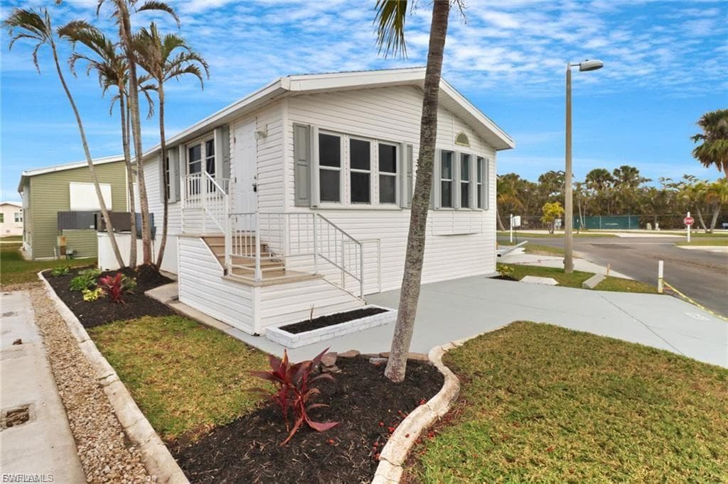 19681 Summerlin RD 354 FORT MYERS, FL 33908