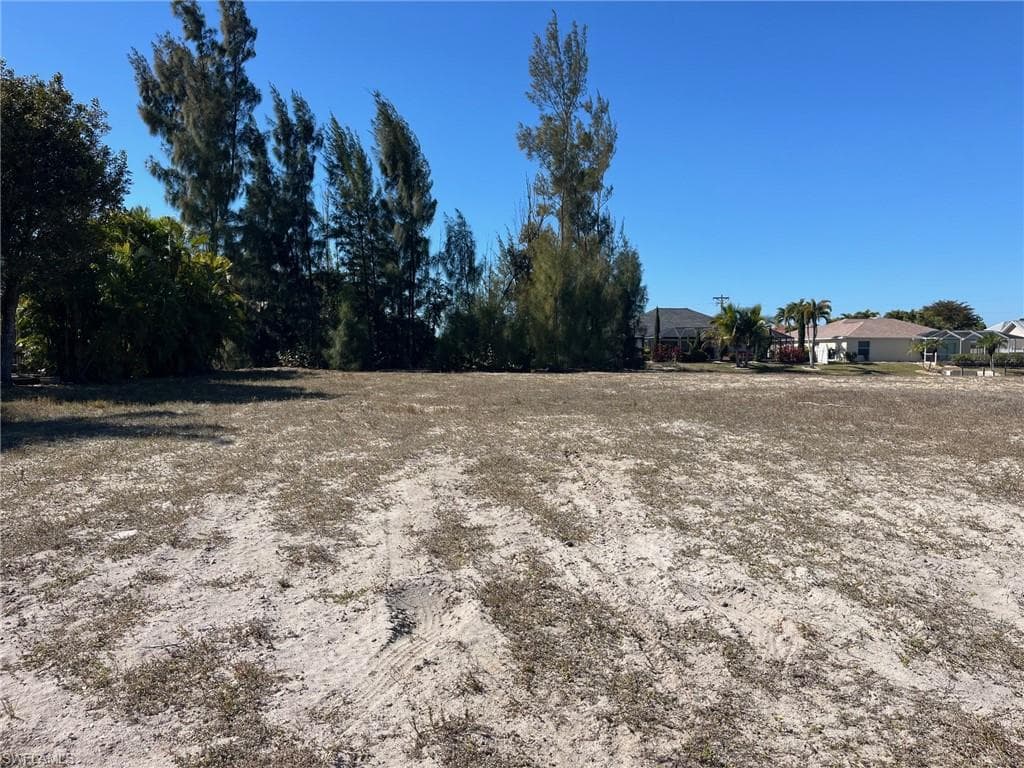 3748 SW 11th PL CAPE CORAL, FL 33914