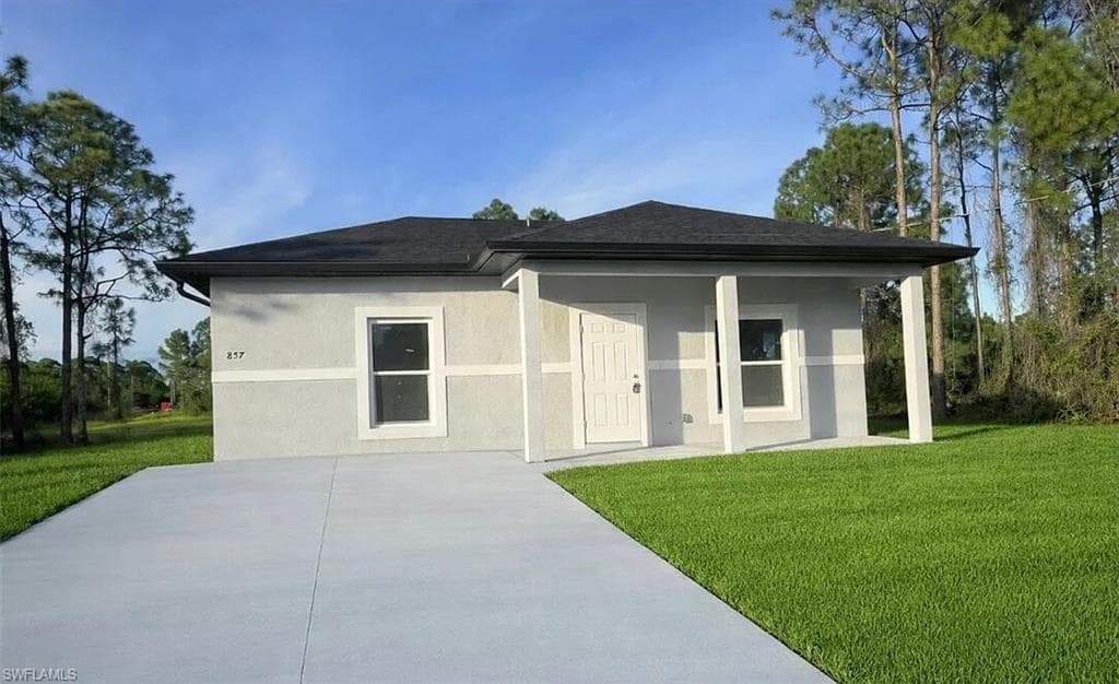 857 Bently ST E LEHIGH ACRES, FL 33974