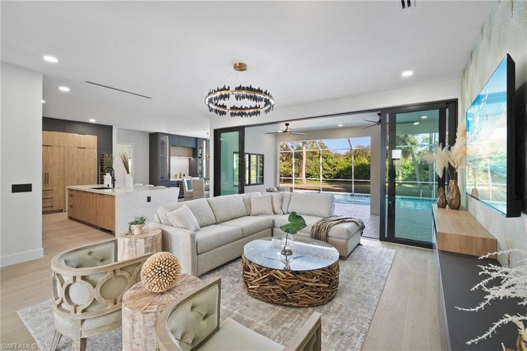 1677 Northgate DR NAPLES, FL 34105