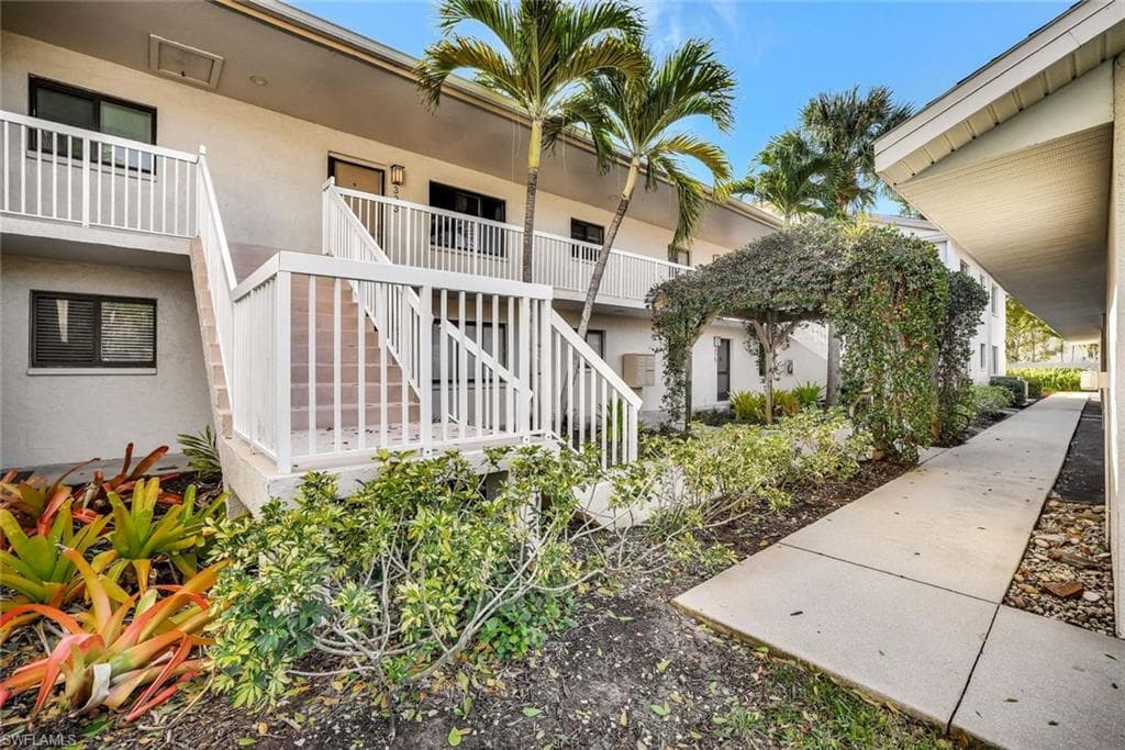 910 Vanderbilt Beach RD 325W NAPLES, FL 34108
