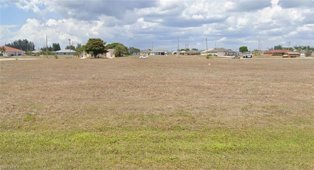 605 15th TER CAPE CORAL, FL 33909