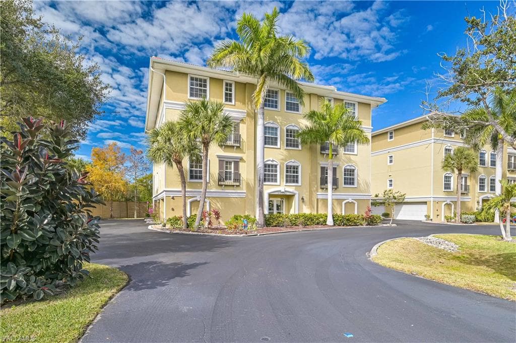 10090 Lake Cove DR 201 FORT MYERS, FL 33908