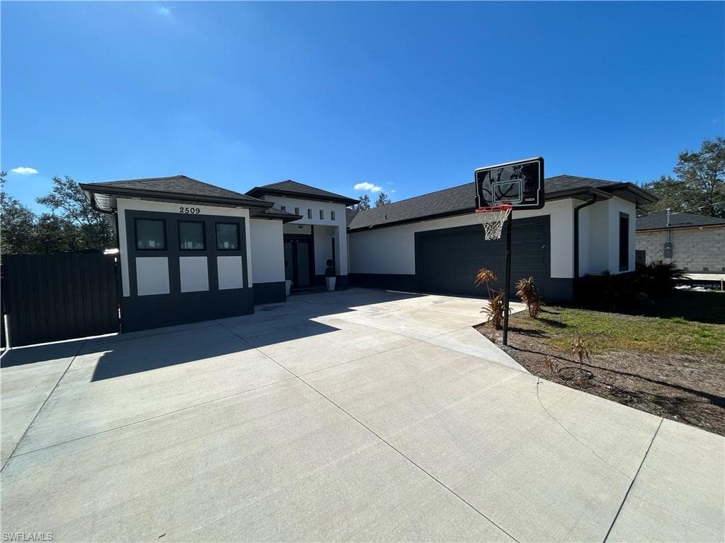 2509 65th ST W LEHIGH ACRES, FL 33971