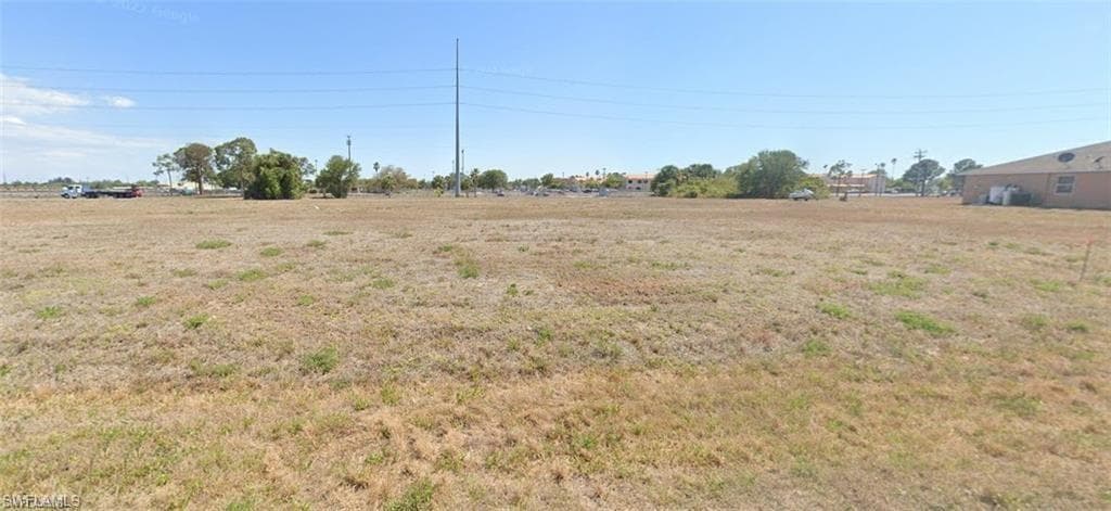 1402 8th TER CAPE CORAL, FL 33993