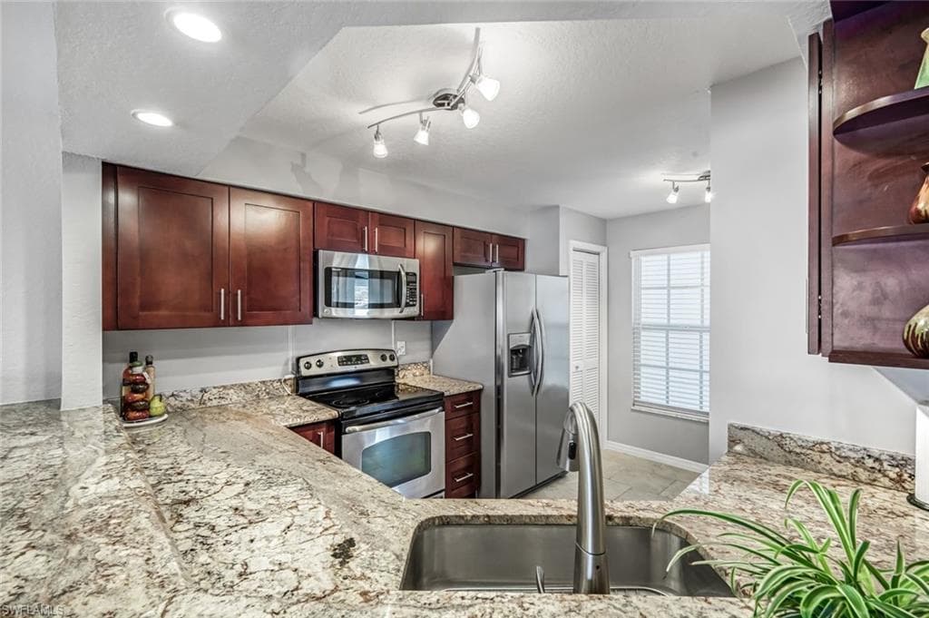 9580 Victoria LN 208A NAPLES, FL 34109