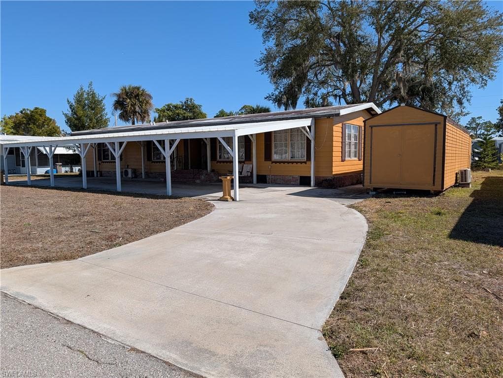 807 Holly Berry CT NORTH FORT MYERS, FL 33917