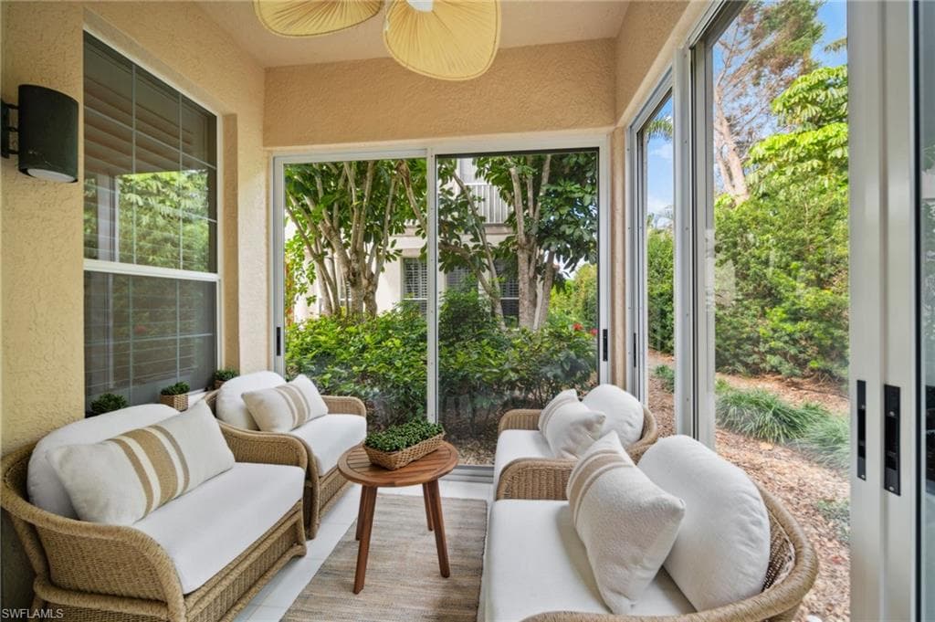 261 Colonade CIR 2701 NAPLES, FL 34103